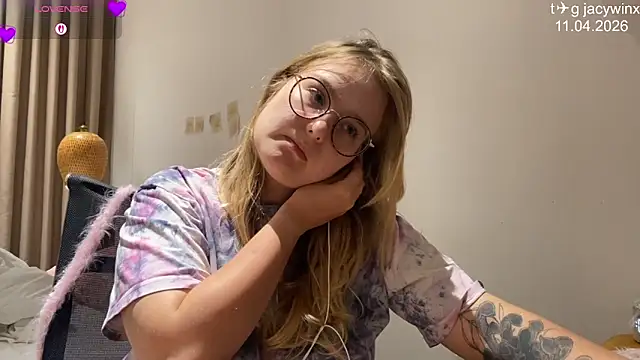 JacyWinslat online show from 11, 4, 2026