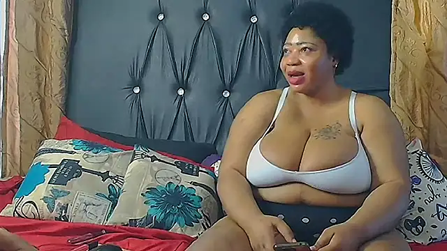 HUMONGUOUSTITSS online show from 8, 12, 2024