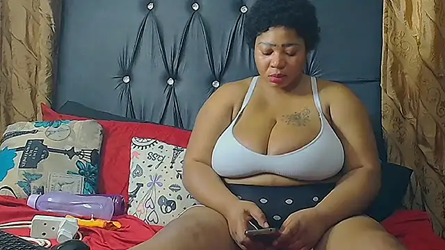 HUMONGUOUSTITSS online show from 8, 12, 2024