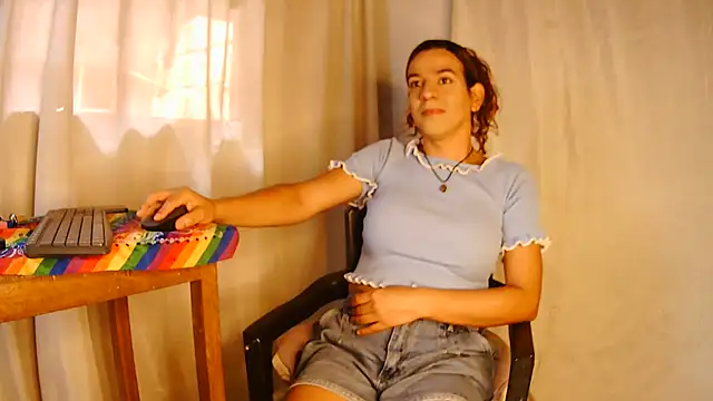 Oh Tique online show from 16, 2, 2025