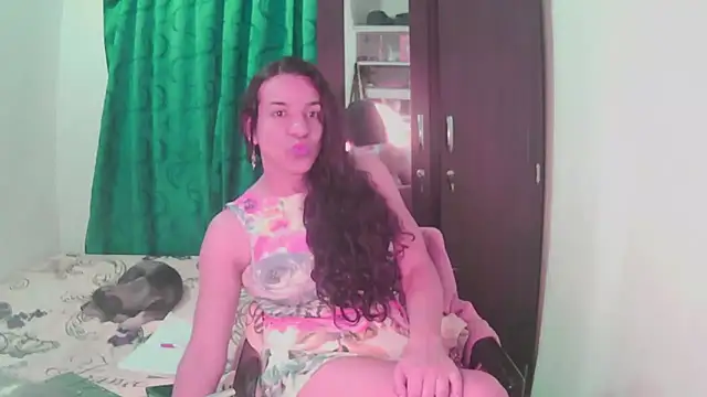 Oh Tique online show from 5, 10, 2025