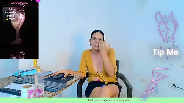 Snapshot of Oh_Tique chatting on 9, 6, 2026 Oh Tique online show from 9, 6, 2026