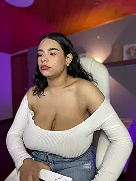 Snapshot of Isabella_boobd chatting on 17, 12, 2024 Isabella boobd online show from 17, 12, 2024