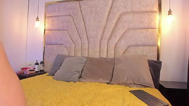 EmaJames25 online show from 12, 2, 2025