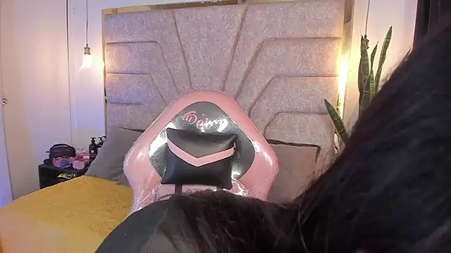 EmaJames25 online show from 18, 2, 2025