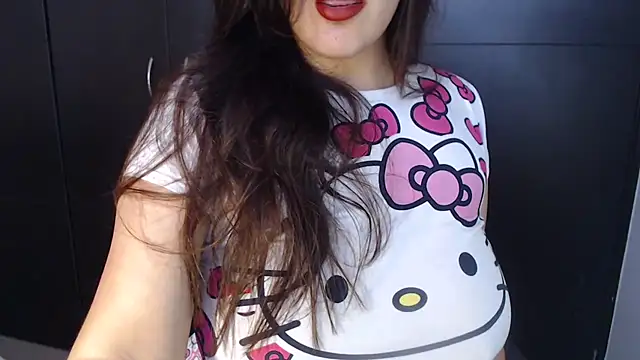 Snapshot of AdharaLujan chatting on 11, 9, 2025 AdharaLujan online show from 11, 9, 2025