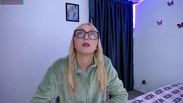 Snapshot of Soffy-brooks chatting on 23, 4, 2026 Soffy-brooks online show from 23, 4, 2026