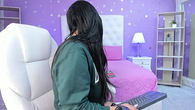 Snapshot of scarlette_15_ chatting on 6, 11, 2025 scarlette 15 online show from 6, 11, 2025