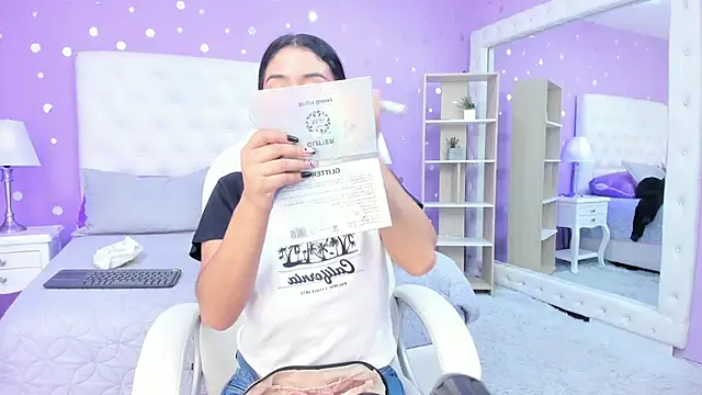 Snapshot of scarlette_15_ chatting on 8, 11, 2025 scarlette 15 online show from 8, 11, 2025