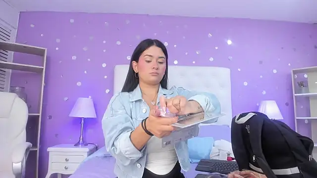 Snapshot of scarlette_15_ chatting on 4, 12, 2025 scarlette 15 online show from 4, 12, 2025