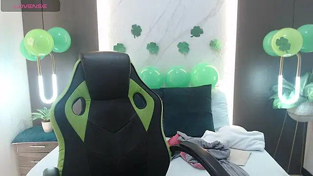 alma fenix online show from 17, 3, 2025