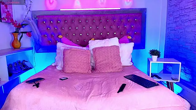 EmmaWilder online show from 21, 10, 2025