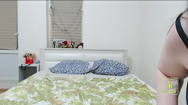 cute and hot online show from 25, 1, 2025