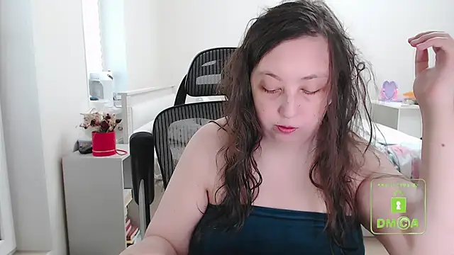 cute and hot online show from 18, 9, 2025