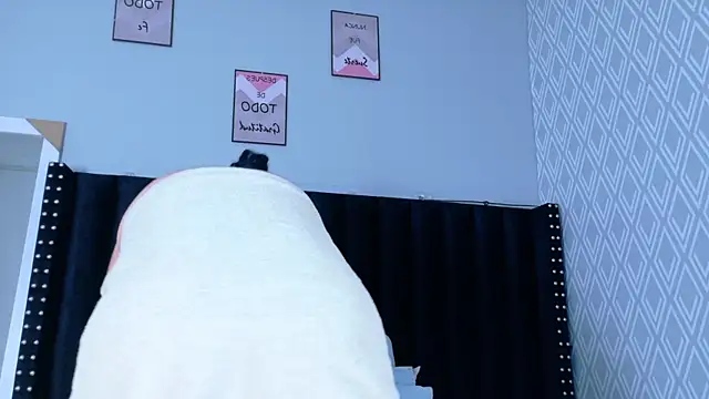 hotlatinateacher online show from 4, 2, 2026