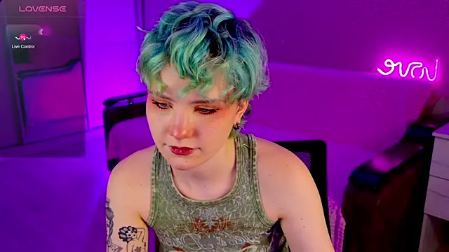 Snapshot of School_Love chatting on 6, 1, 2025 School Love online show from 6, 1, 2025