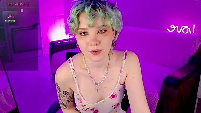 Snapshot of School_Love chatting on 2, 2, 2025 School Love online show from 2, 2, 2025