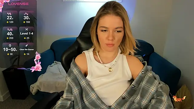 Snapshot of Anna_Robinson chatting on 10, 3, 2025 Anna Robinson online show from 10, 3, 2025