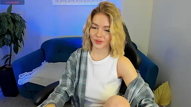 Snapshot of Anna_Robinson chatting on 15, 3, 2025 Anna Robinson online show from 15, 3, 2025