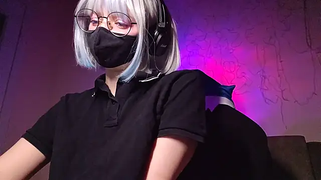 Snapshot of DanaWard chatting on 28, 10, 2025 DanaWard online show from 28, 10, 2025