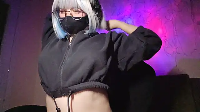 Snapshot of DanaWard chatting on 13, 11, 2025 DanaWard online show from 13, 11, 2025