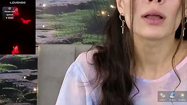 Snapshot of MadameDeFeu chatting on 13, 12, 2024 MadameDeFeu online show from 13, 12, 2024