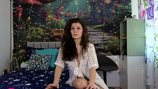 Snapshot of MadameDeFeu chatting on 9, 1, 2025 MadameDeFeu online show from 9, 1, 2025