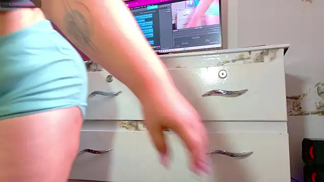 Snapshot of Gaby_Vegaa chatting on 20, 10, 2025 Gaby Vegaa online show from 20, 10, 2025