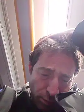 Snapshot of openlegsforyou chatting on 17, 12, 2025 openlegsforyou online show from 17, 12, 2025