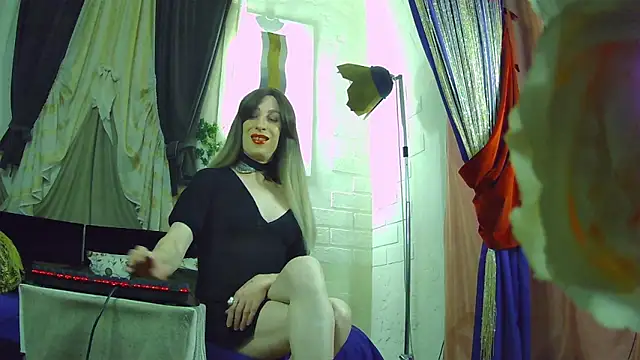 Mary Loon online show from 3, 11, 2025