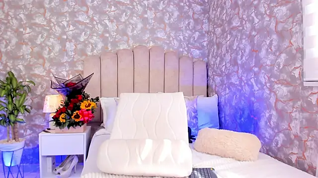 MiaTowson online show from 25, 9, 2025