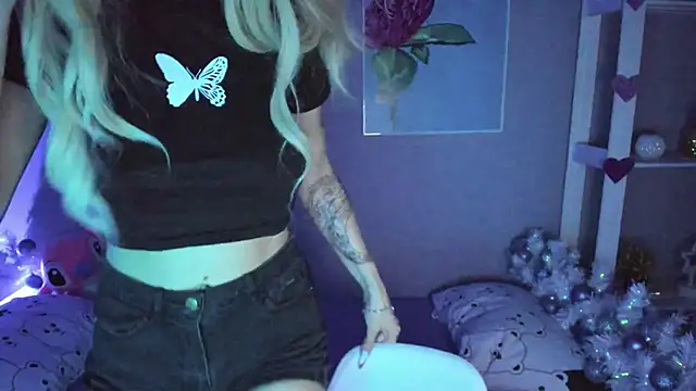 Snapshot of AnneTenet chatting on 18, 12, 2024 AnneTenet online show from 18, 12, 2024