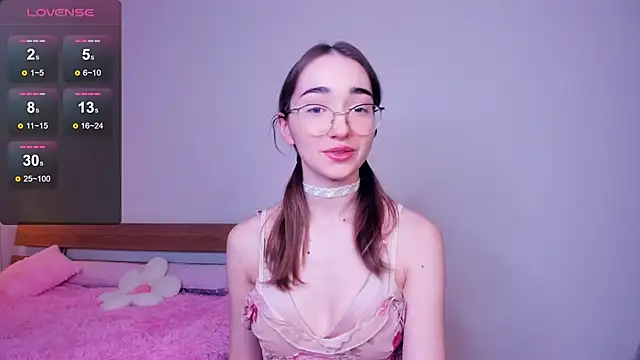 Snapshot of PollyBeev chatting on 28, 2, 2025 PollyBeev online show from 28, 2, 2025