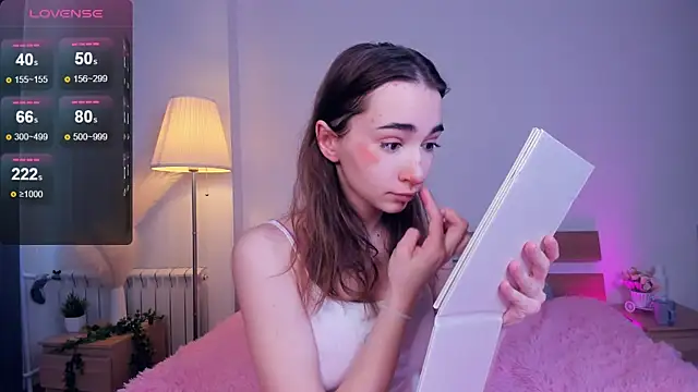 Snapshot of PollyBeev chatting on 8, 3, 2025 PollyBeev online show from 8, 3, 2025