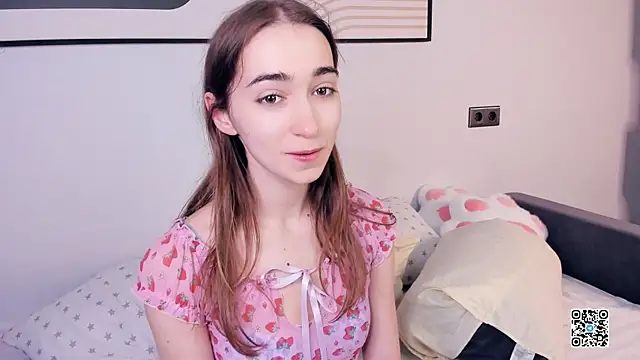 Snapshot of PollyBeev chatting on 18, 9, 2025 PollyBeev online show from 18, 9, 2025