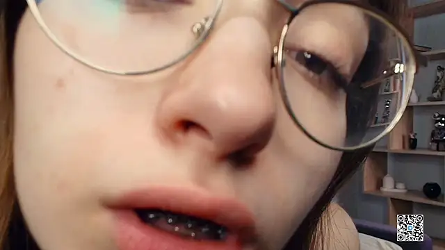 Snapshot of PollyBeev chatting on 30, 9, 2025 PollyBeev online show from 30, 9, 2025