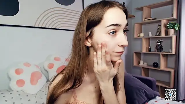 Snapshot of PollyBeev chatting on 6, 10, 2025 PollyBeev online show from 6, 10, 2025