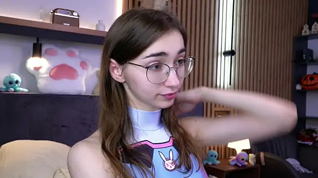 Snapshot of PollyBeev chatting on 13, 11, 2025 PollyBeev online show from 13, 11, 2025