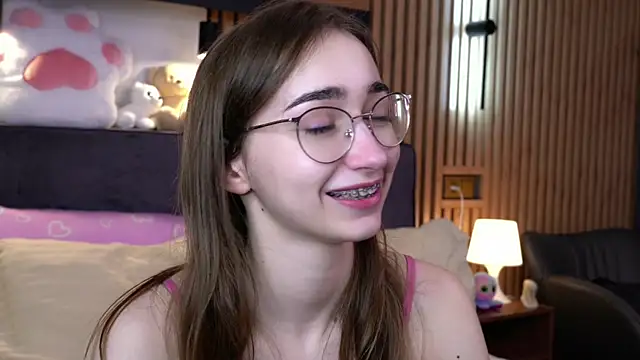 Snapshot of PollyBeev chatting on 16, 11, 2025 PollyBeev online show from 16, 11, 2025