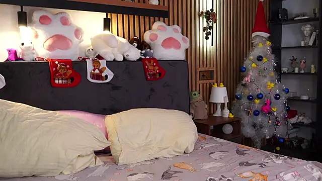 Snapshot of PollyBeev chatting on 20, 12, 2025 PollyBeev online show from 20, 12, 2025