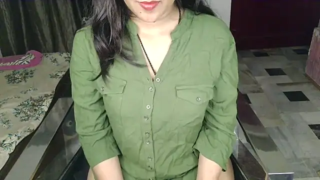 Snapshot of aarushi_sharmaa chatting on 21, 11, 2025 aarushi sharmaa online show from 21, 11, 2025