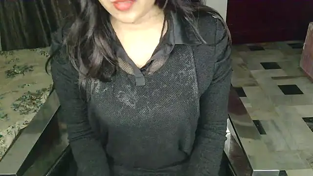 Snapshot of aarushi_sharmaa chatting on 23, 11, 2025 aarushi sharmaa online show from 23, 11, 2025