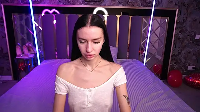 Snow WhiteeeX online show from 7, 2, 2026