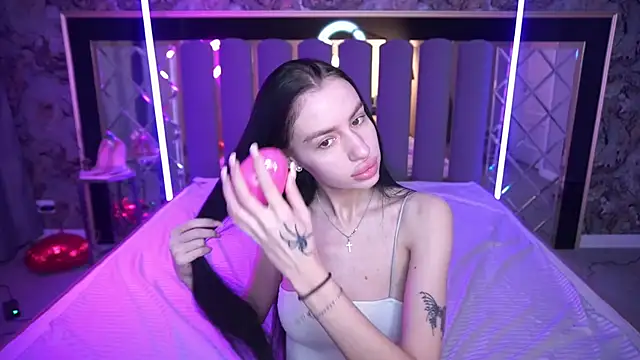 Snow WhiteeeX online show from 9, 4, 2026