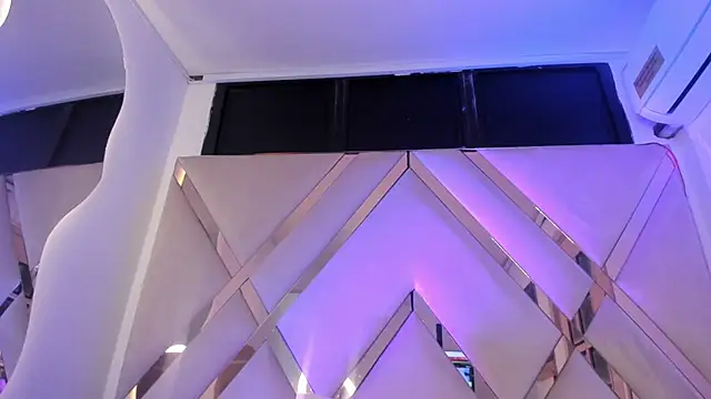 ninaht online show from 5, 2, 2025