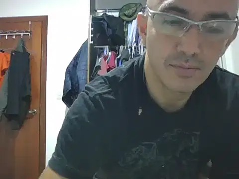 Snapshot of exmilitary chatting on 25, 5, 2026 exmilitary online show from 25, 5, 2026