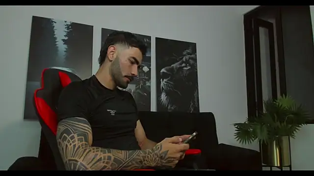 Snapshot of Austin_bolt chatting on 4, 2, 2025 Austin bolt online show from 4, 2, 2025