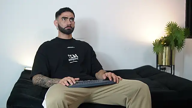 Snapshot of Austin_bolt chatting on 13, 10, 2025 Austin bolt online show from 13, 10, 2025