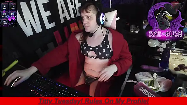 Snapshot of Rae-Suon chatting on 27, 11, 2025 Rae-Suon online show from 27, 11, 2025