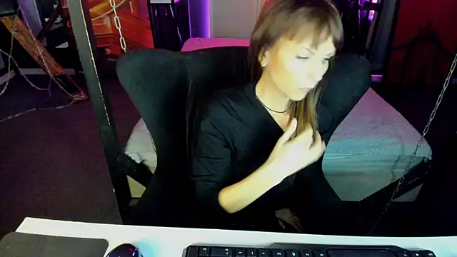 Elizabe th online show from 1, 2, 2025